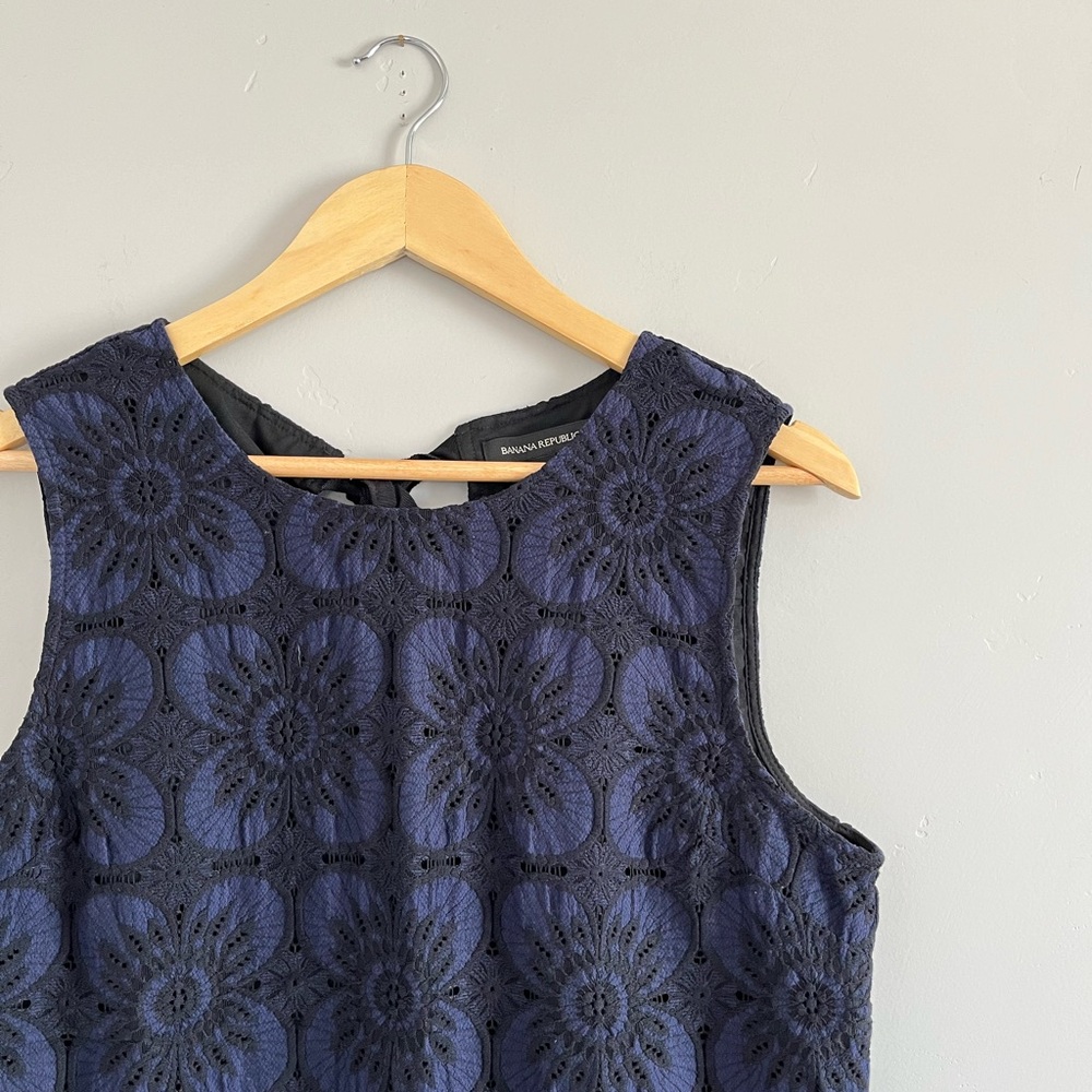 Banana Republic | Navy & Black Sleeveless Blouse